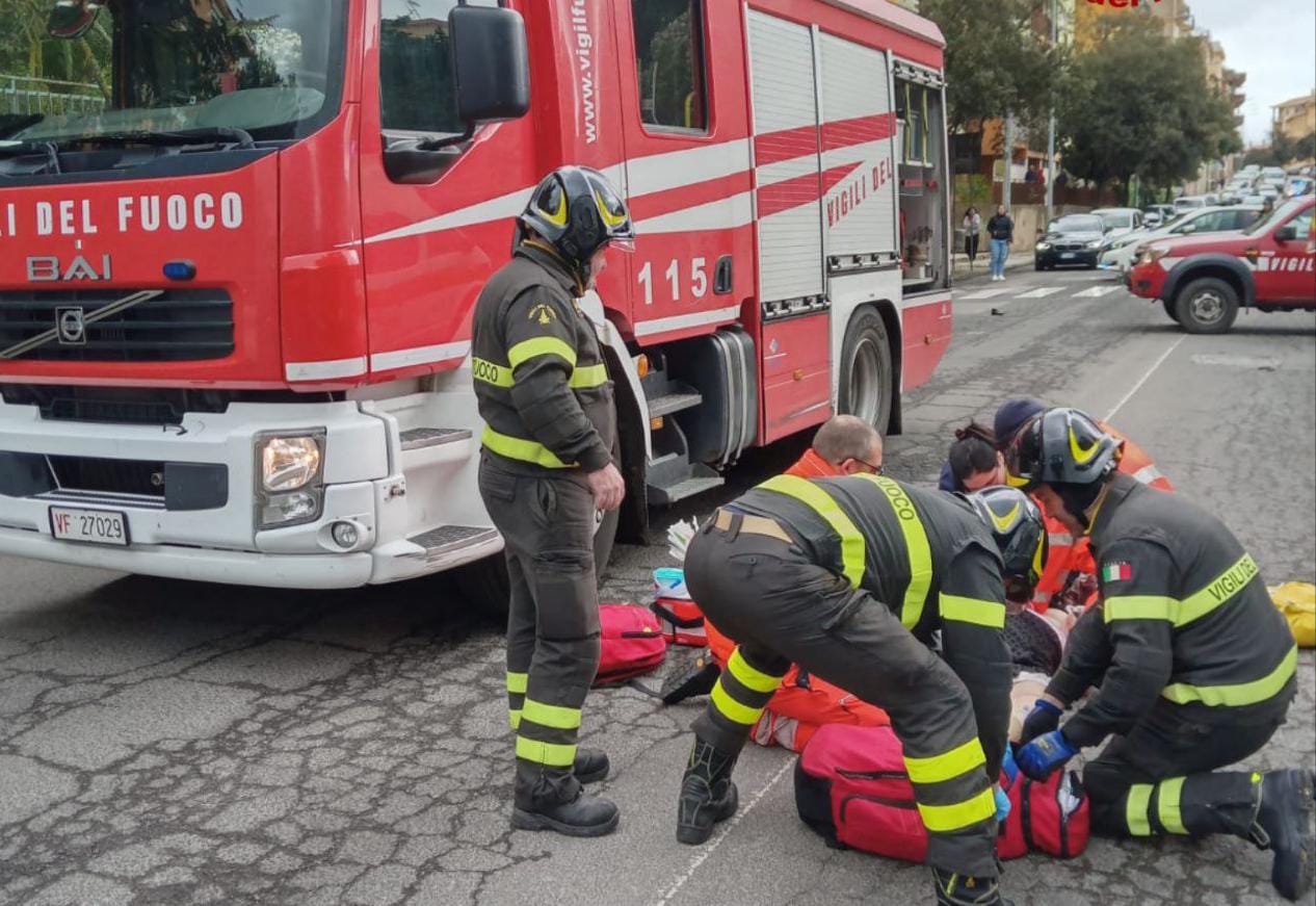 Tragedia in Sardegna, travolta e uccisa sulle strisce: la figlia era morta investita sulla 131