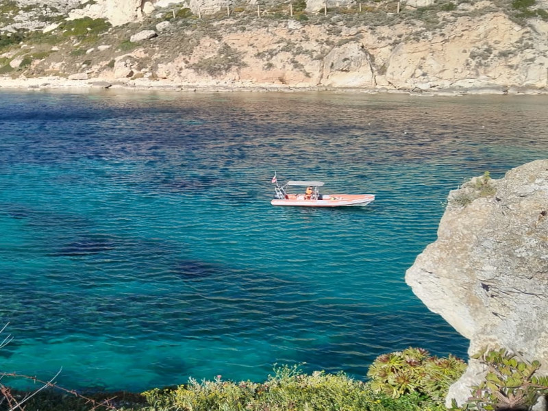 Cagliari, dramma nella scogliera di Cala Fighera: trovata morta una 38enne