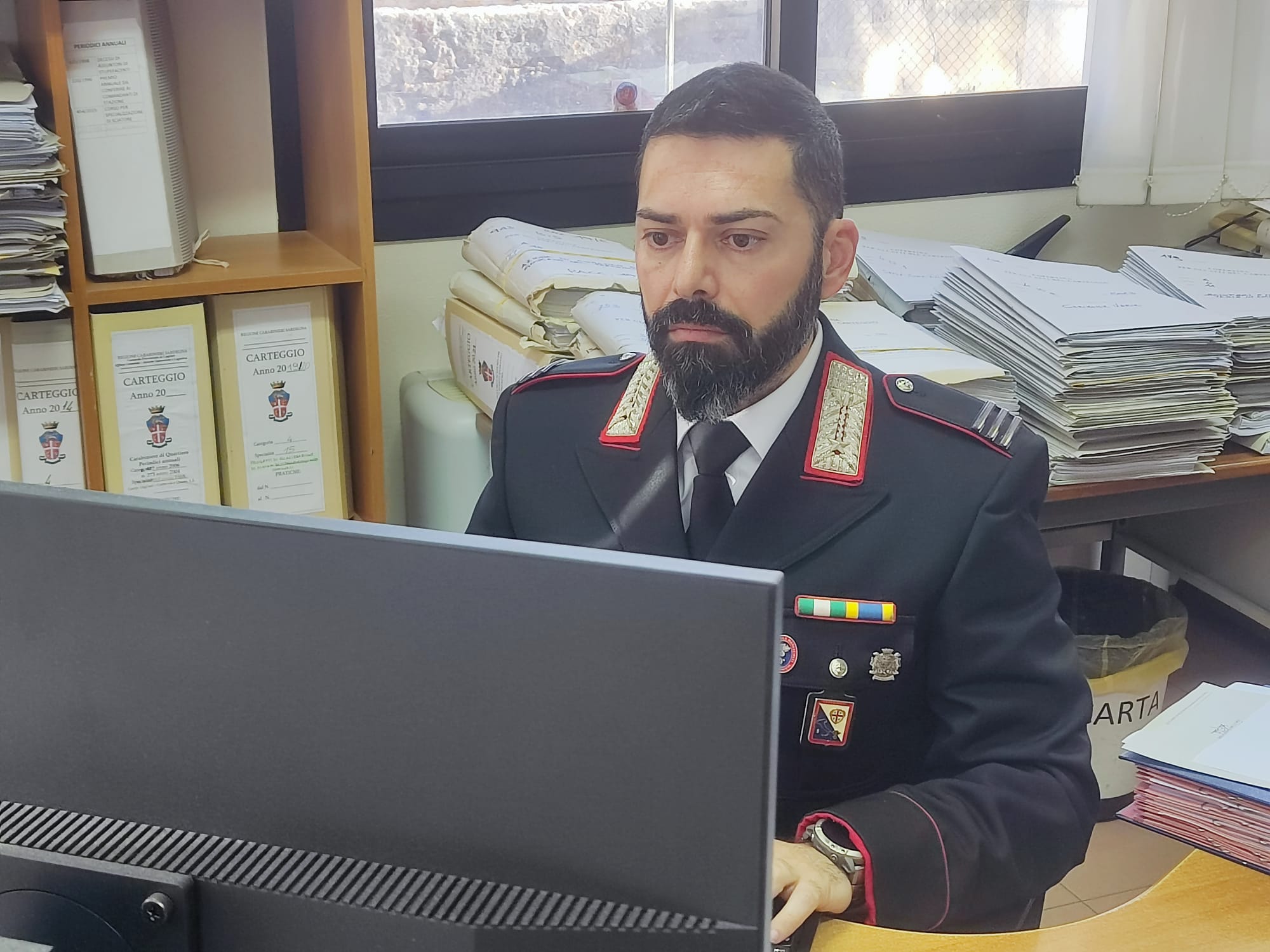 Prometteva prodigiosi investimenti ma i soldi sparivano: denunciato per truffa un noto broker di Cagliari