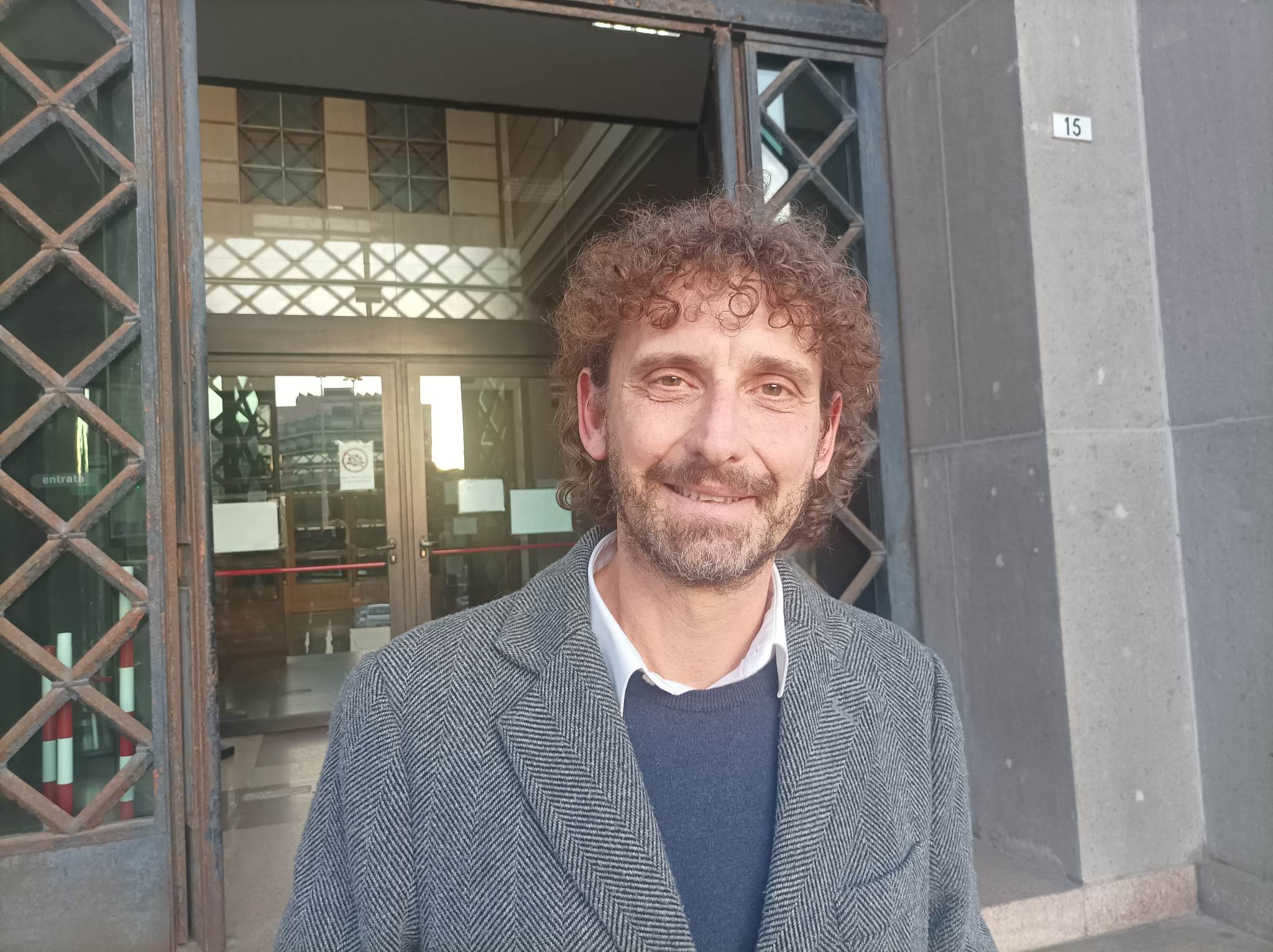 Cagliari, la “iena” Filippo Roma si difende dai preti: “Ho solo intervistato l’imprenditore non pagato”