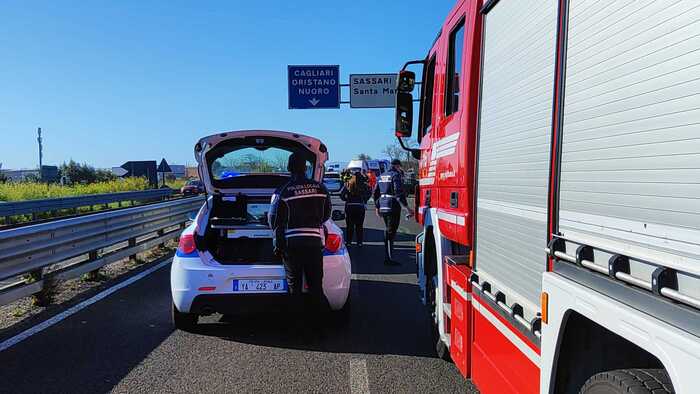 Dramma sulla 131, si ribalta con l’Ape e viene centrato da un’auto: morto un 68enne