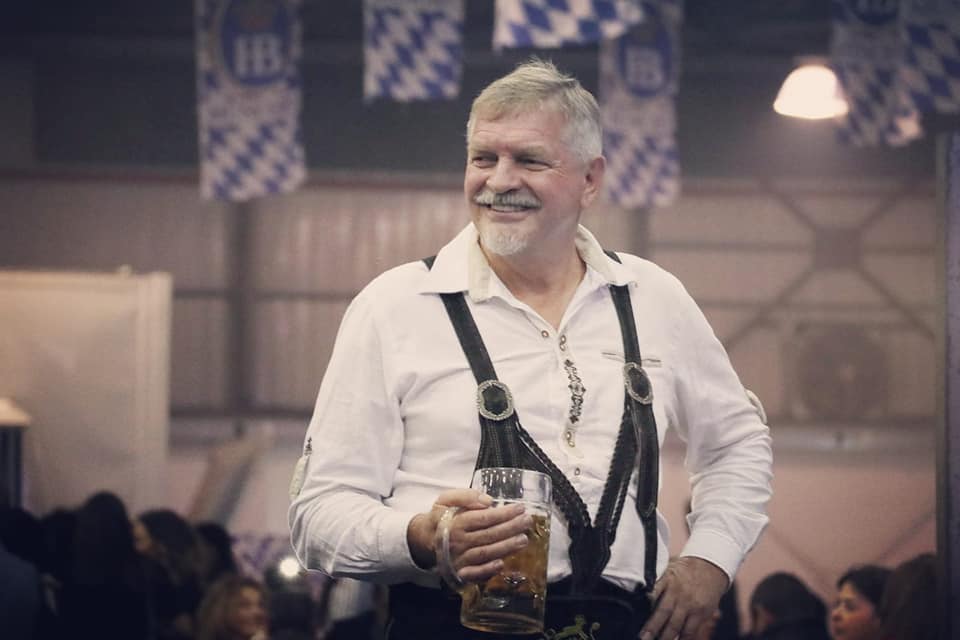 Karl Heinz, 37 anni di passione e magia a Cagliari con un sogno: “Un’Europa di pace, senza più guerre”