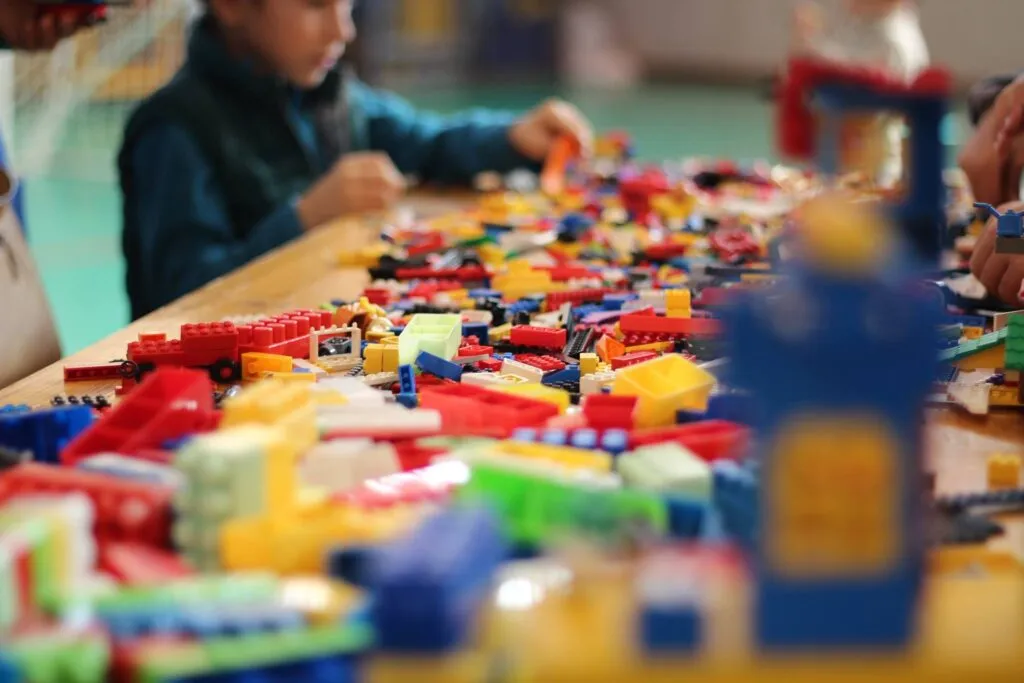 Castelli, monumenti e personaggi fantastici: a Cagliari apre il primo museo del mattoncino