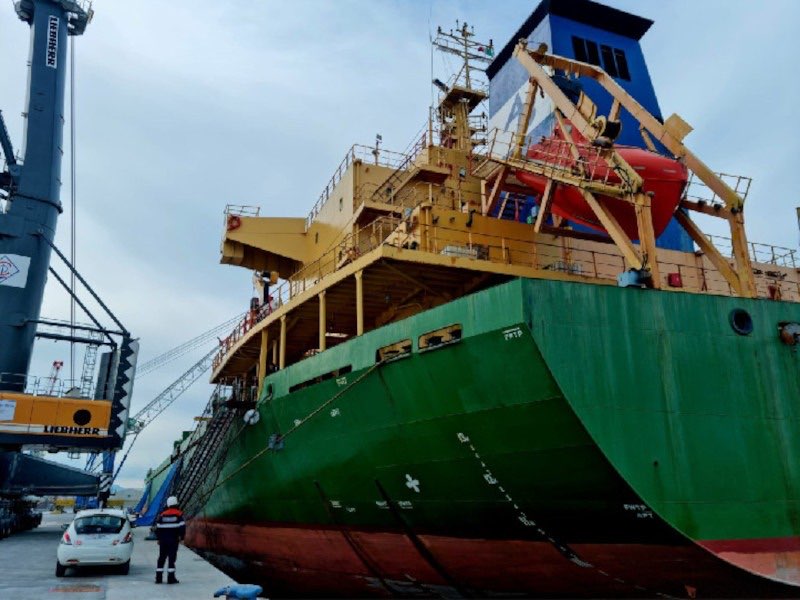 Cagliari, nave panamense fermata per gravi irregolarità a bordo: interviene la Capitaneria