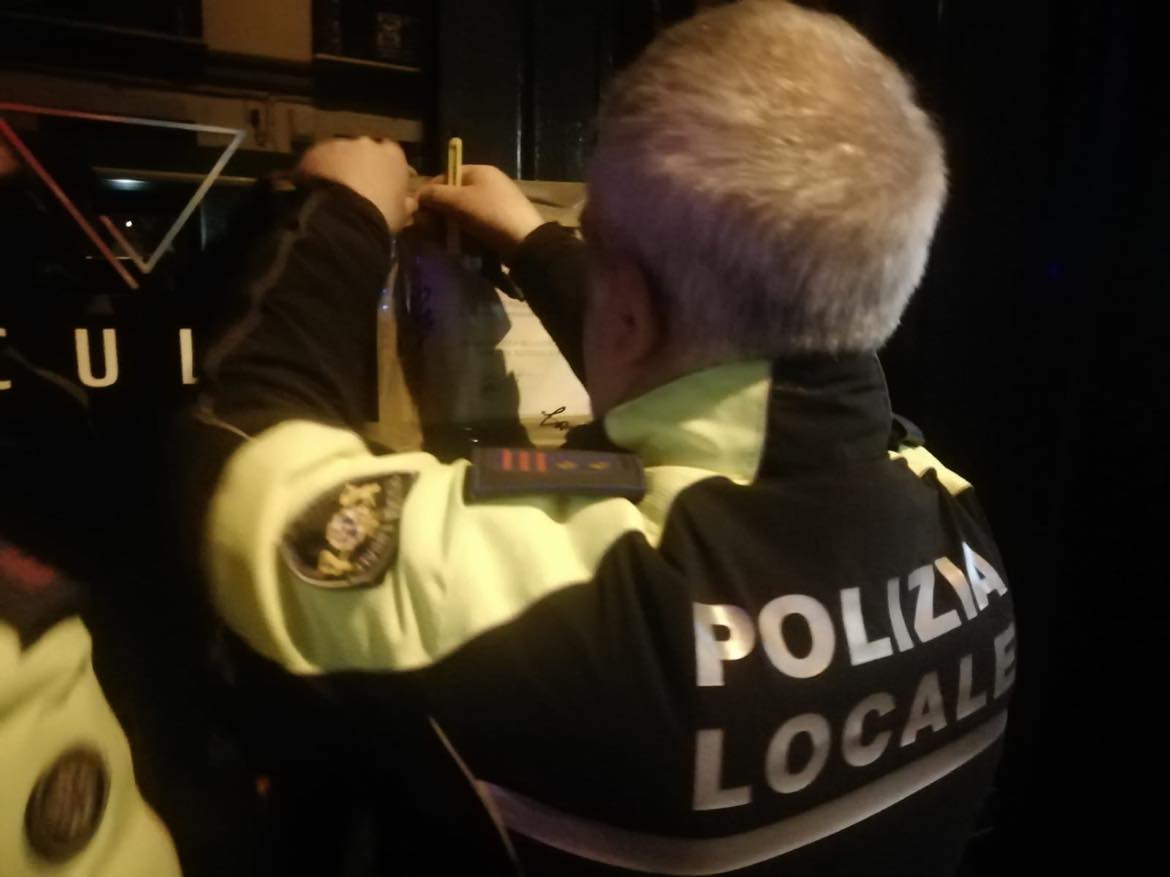 Cagliari, la Polizia Locale chiude il Cult, il locale dei giovani nel Corso: musica e dance ad altissimo volume