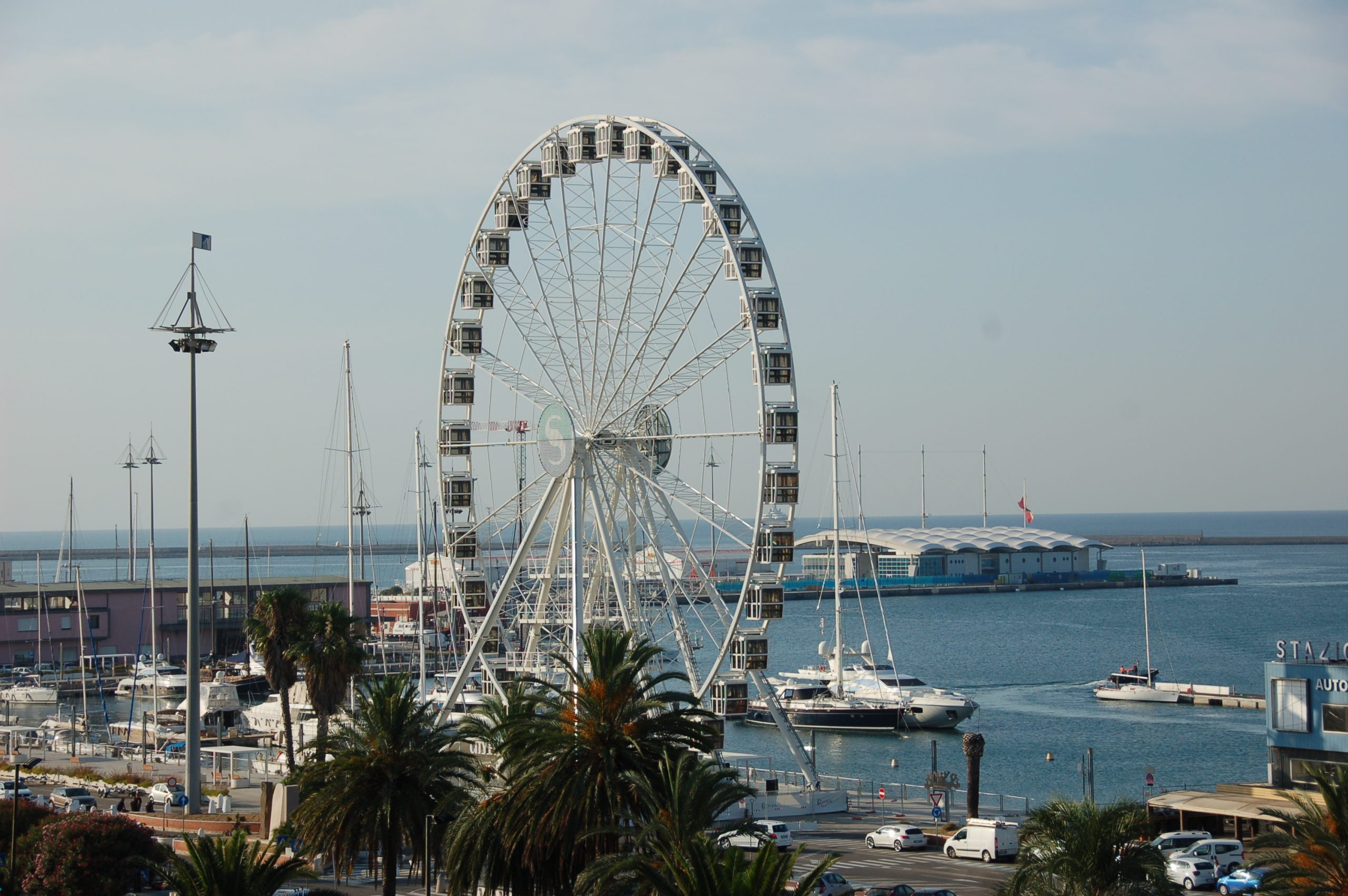 Cagliari, il nuovo porto con hotel e piscina manda in soffitta la ruota panoramica: “Non tornerà più”