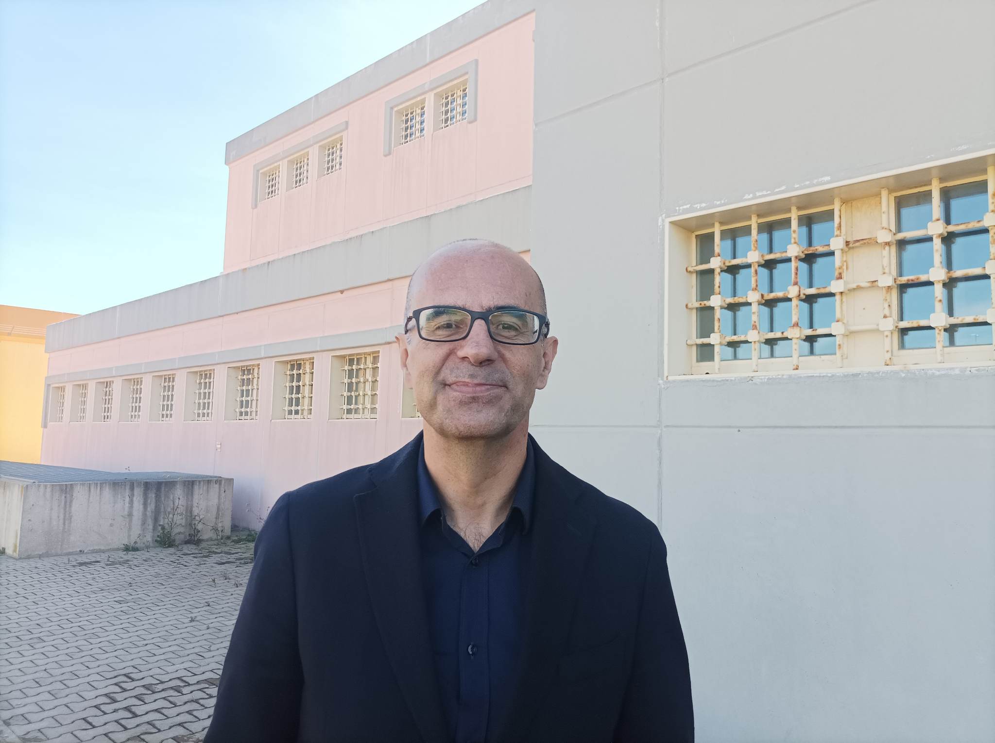 Uta, il carcere delle mille emergenze: “Troppi detenuti con malattie psichiche o tossicodipendenti, qui non possiamo curarli”