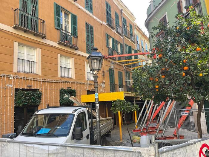 Cagliari, l’urlo dei commercianti superstiti di via Dettori: “Truzzu, riapri la strada o facci mettere pannelli pubblicitari nel Largo”