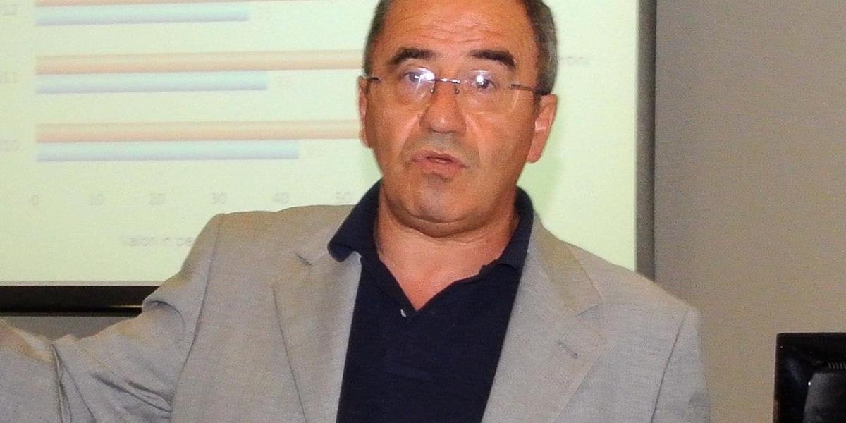 Tragedia in una villetta, medico uccide la moglie e i due figli e poi si toglie la vita