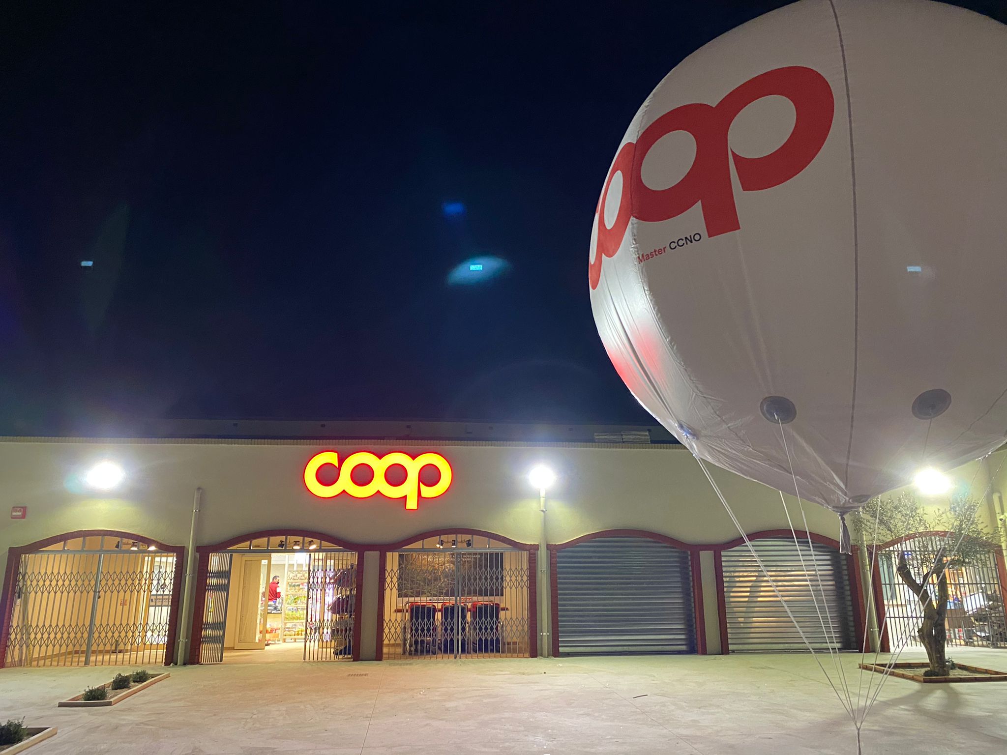 Quartu, clamoroso furto nel market di via Liri: rubate 199 bottiglie di superalcolici