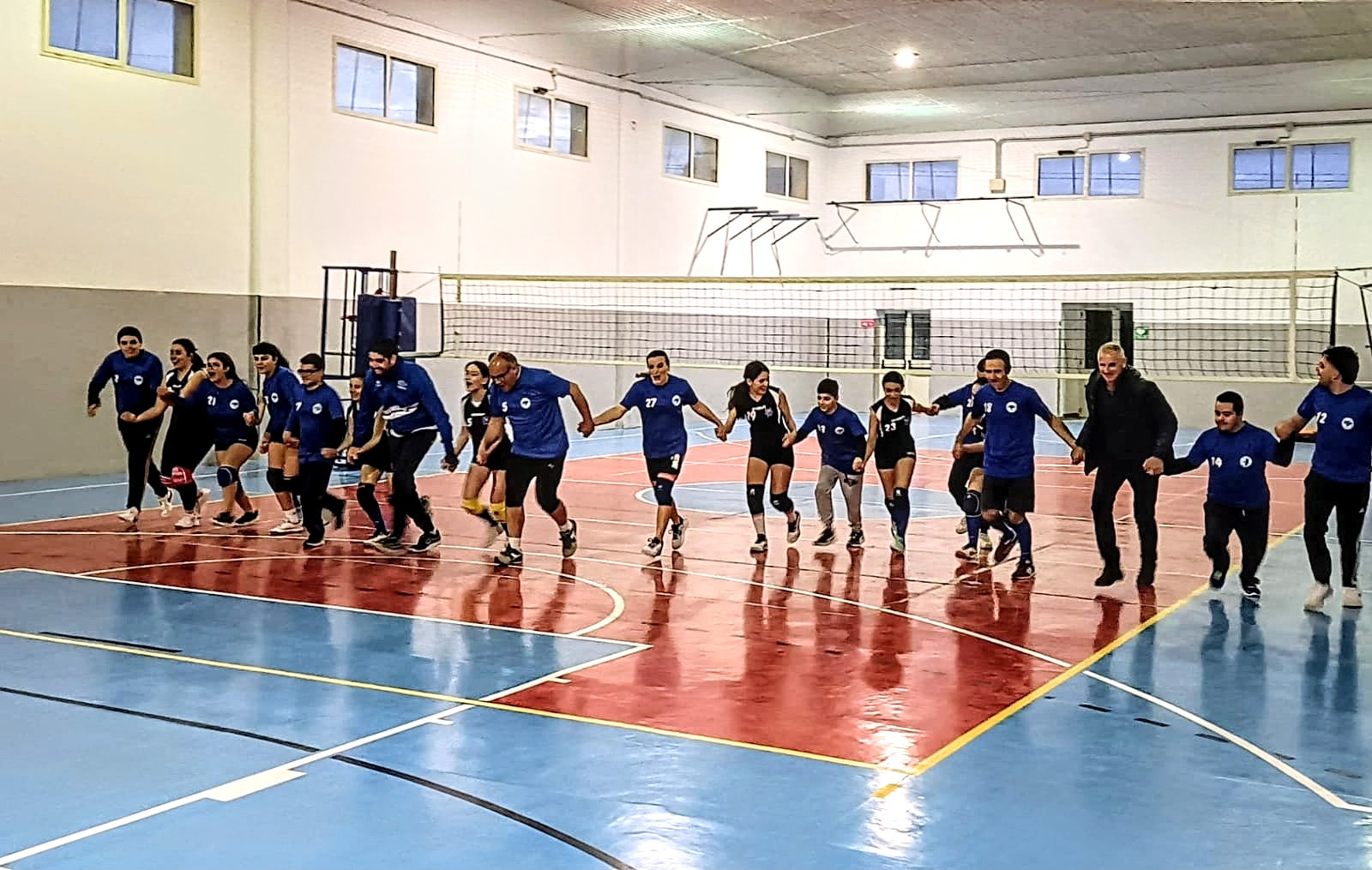 Samassi, spalti gremiti per la partita di pallavolo del cuore