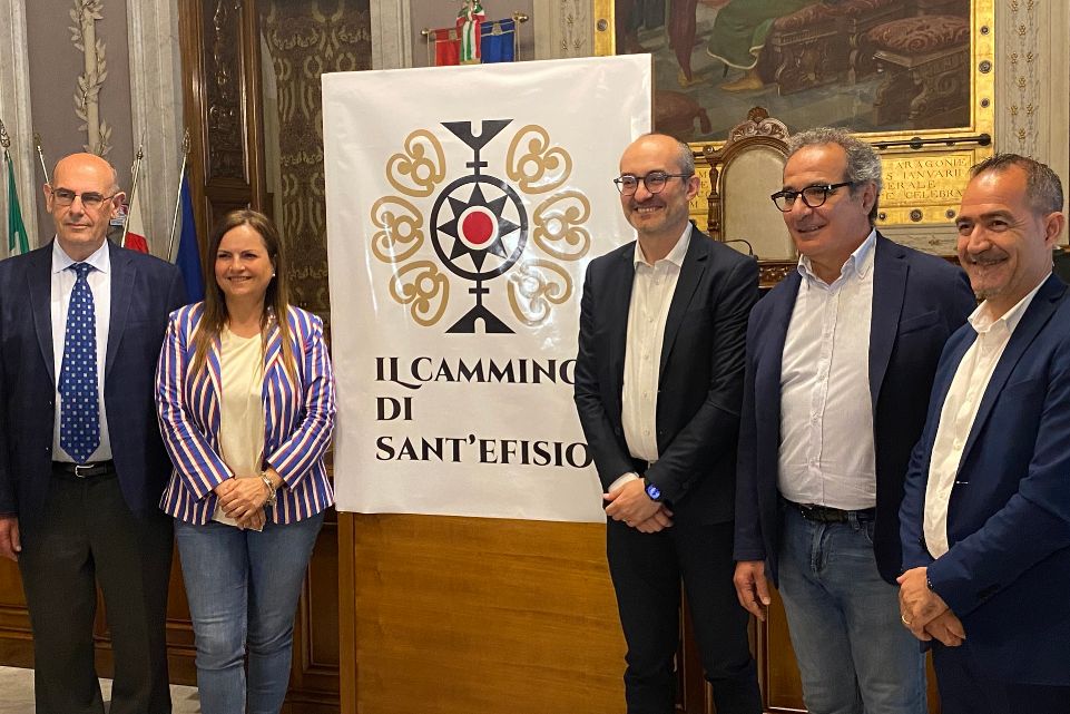 Nasce l’itinerario sacro da Cagliari a Nora: ecco il nuovo logo del “Cammino di Sant’Efisio”