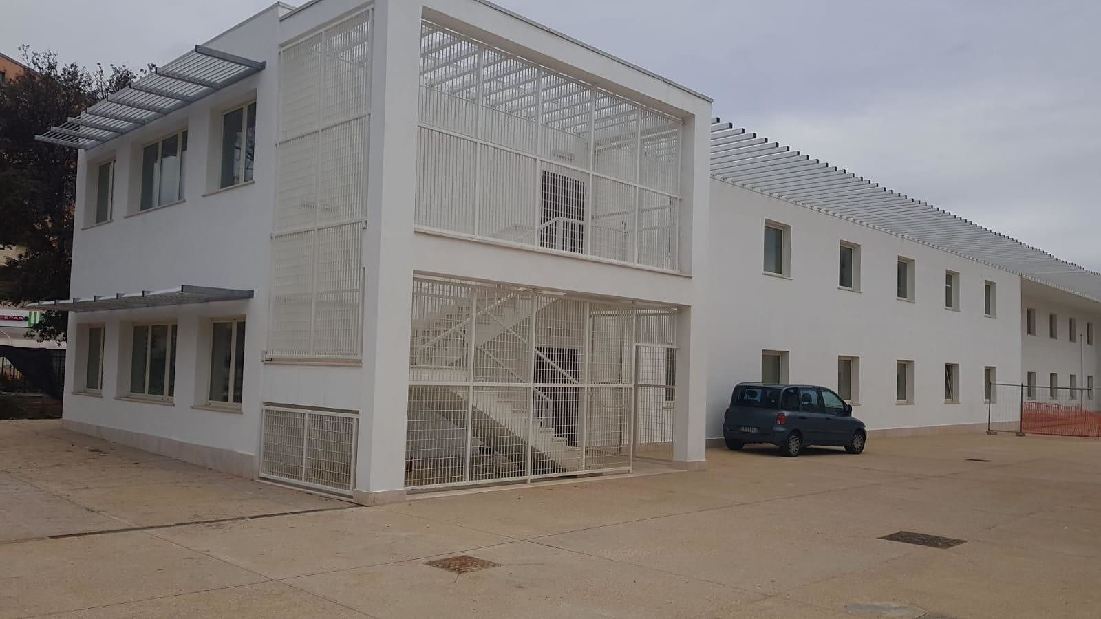 Quartu, rubato dal liceo classico il defibrillatore da 800 euro: “Ma è scarico”