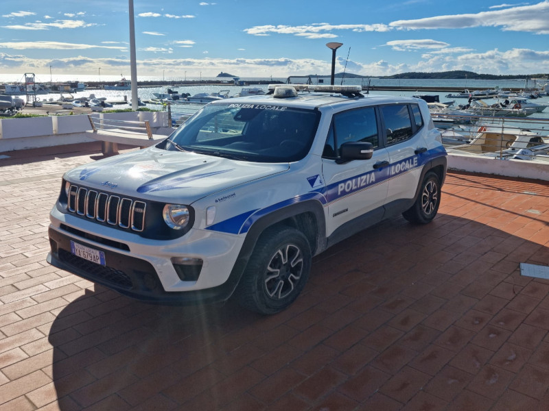 Arriva a Sarroch con la stessa auto sequestrata mesi fa a Cagliari: furbetto nei guai