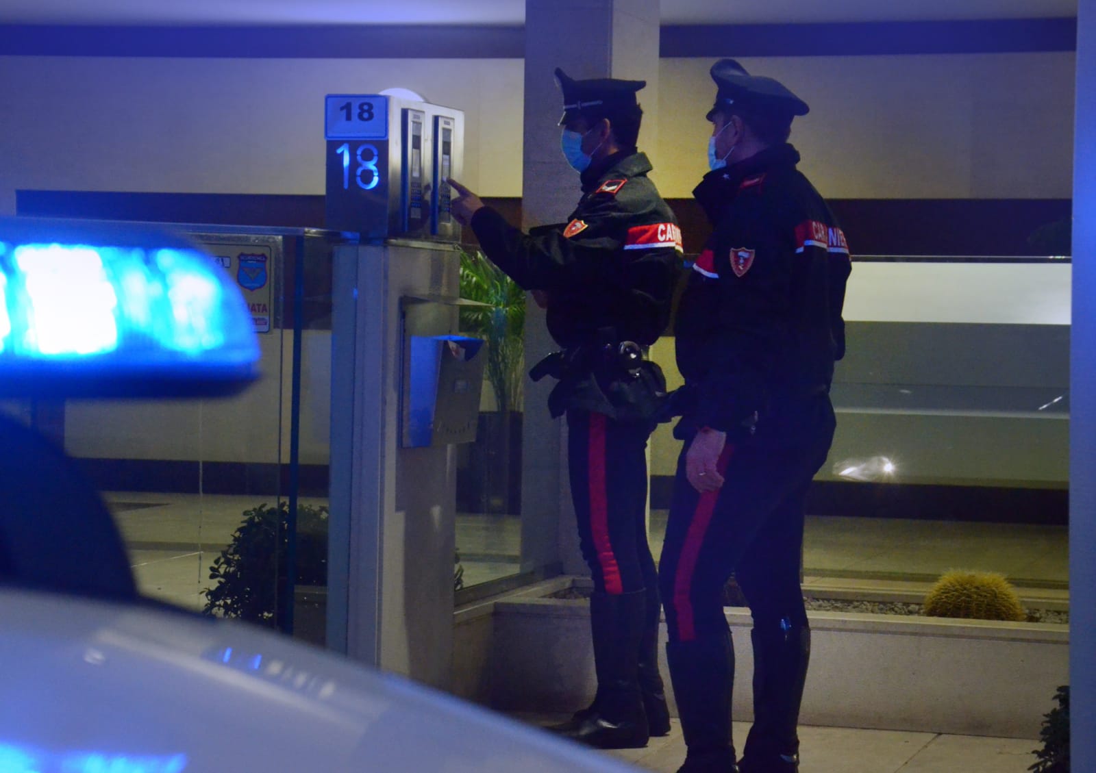 Selargius, pugni e calci per coprirsi la fuga: topo d’appartamento 20enne incastrato da una foto