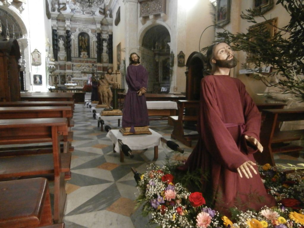 Martedì Santo a Cagliari, gli Artieri e le statue dei Misteri in processione nel centro storico