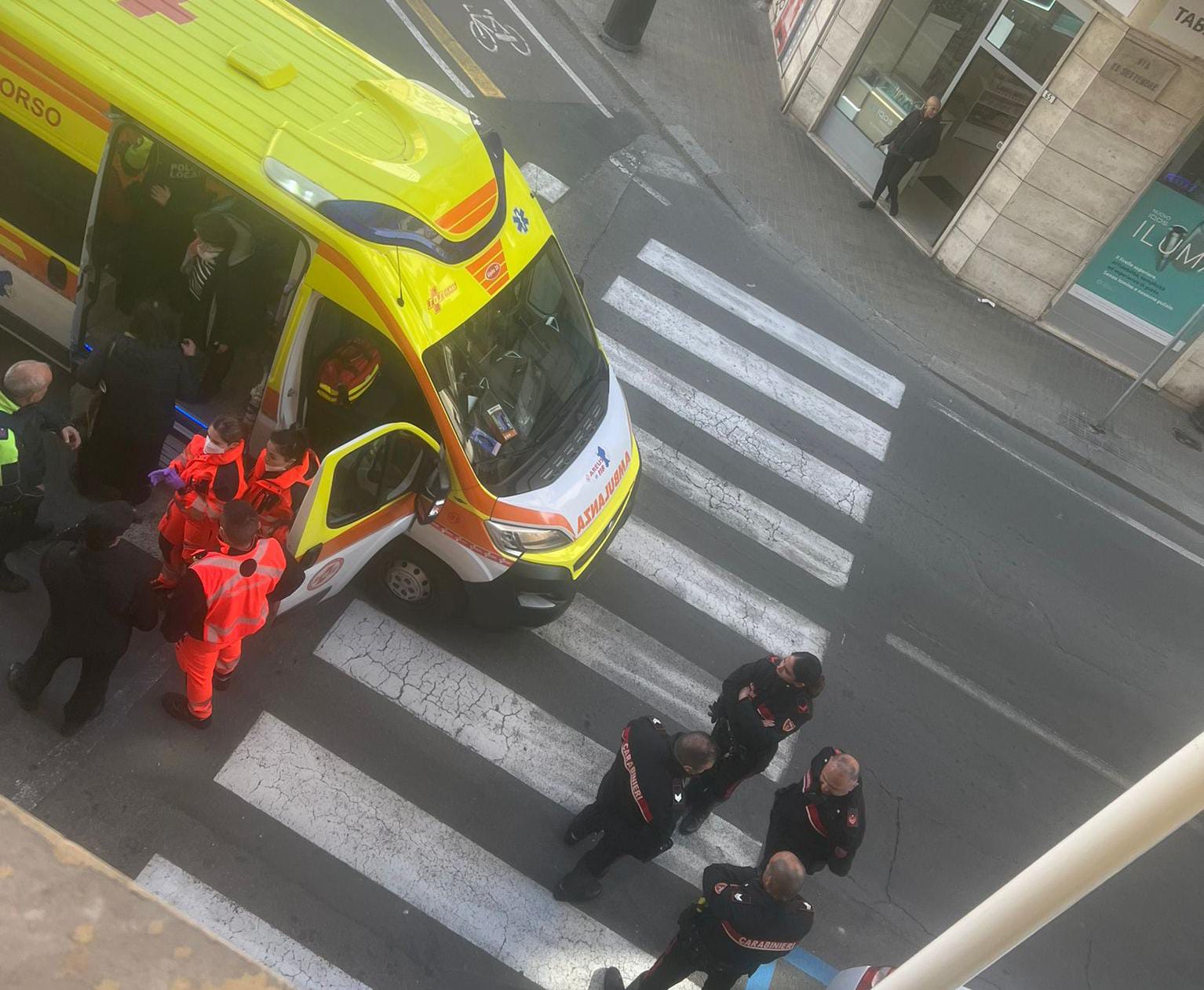 Cagliari, corre e urla dal Largo a via XX Settembre per evitare un Tso: 34enne acciuffato dai carabinieri