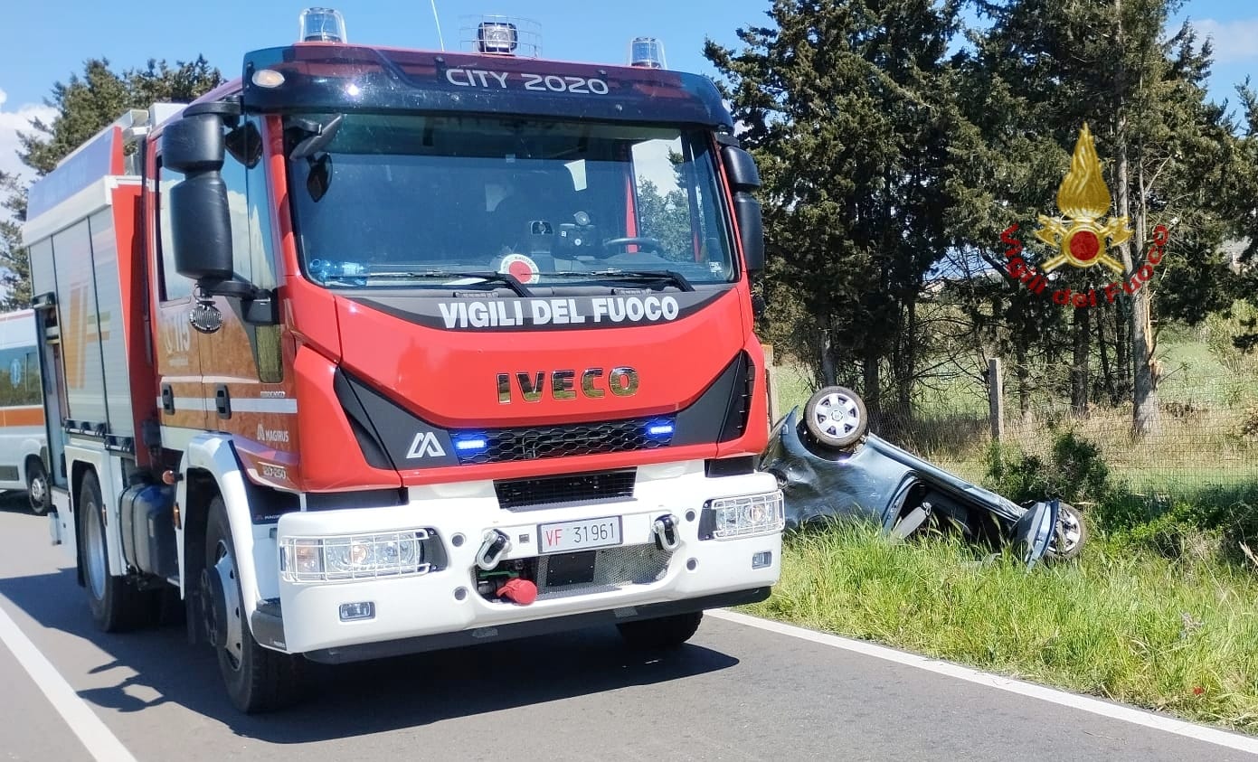 Si ribalta con l’auto sulla Provinciale a Monastir, 35enne trasportata in gravissime condizioni all’ospedale