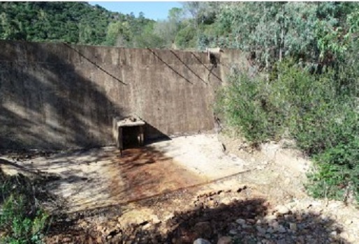 Sinnai, addio all’ecomostro della foresta dei Sette Fratelli: giù la vecchia diga abbandonata