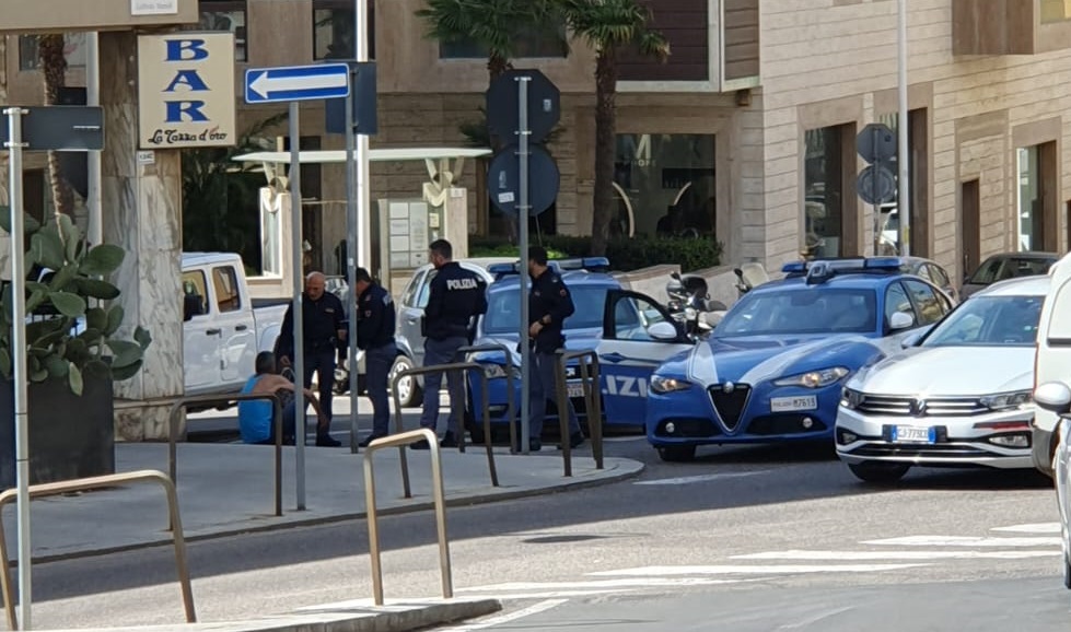 Cagliari, chiede l’elemosina e molesta i passanti: tensione vicino a piazza del Carmine