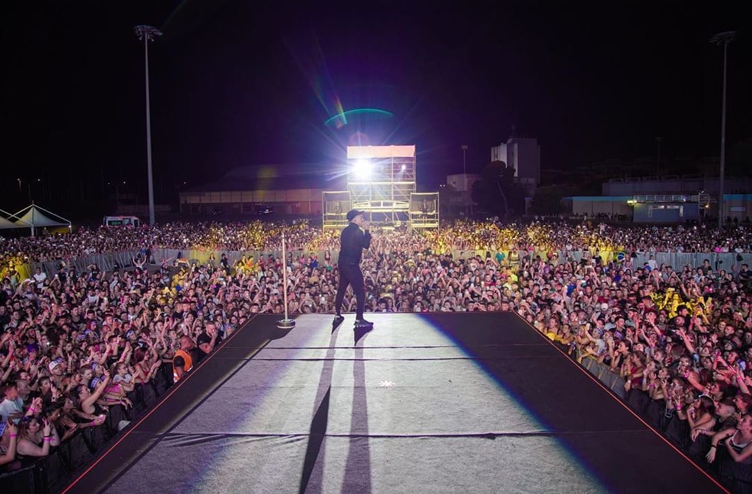 Cagliari, il Poetto Festival cambia location e vola alla Fiera: sul palco Clara Soccini della hit di Mare Fuori