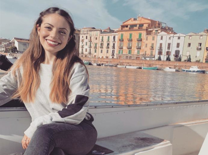Morta la 22enne precipitata dal balcone a Bosa, Giada Calanchini era in Sardegna dal suo ex ragazzo