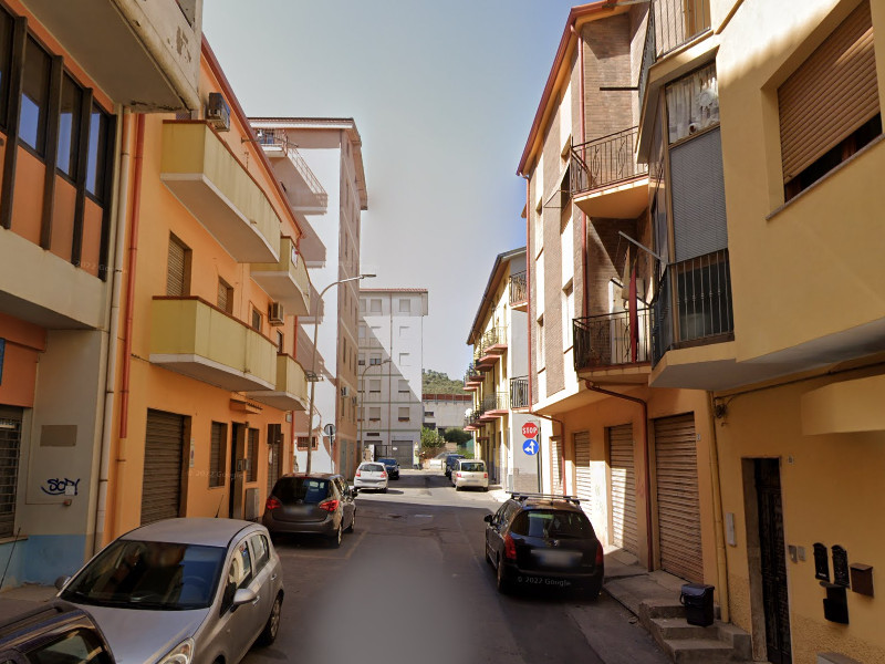 Paura a Iglesias, esplode in centro una palazzina di 6 piani: gravi due donne, ci sono intossicati