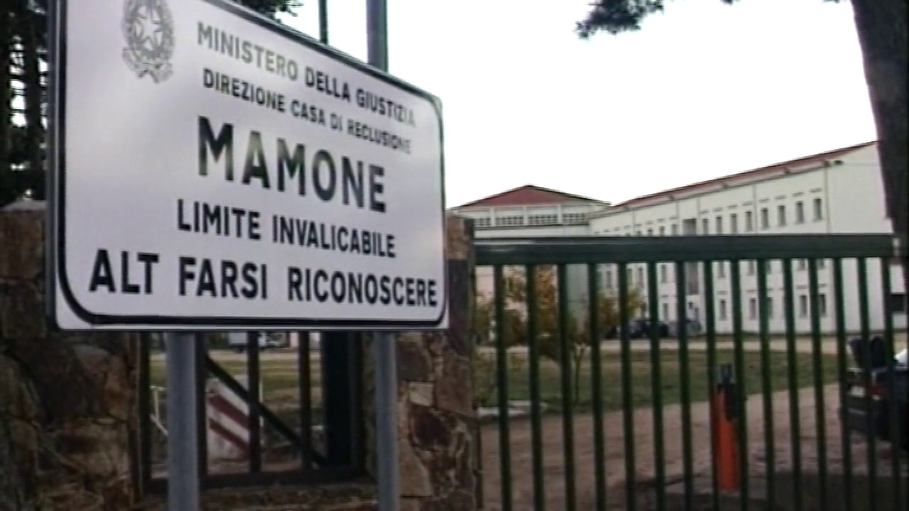 Sardegna, scoperto con smartphone e caricabatterie nella colonia penale: detenuto denunciato