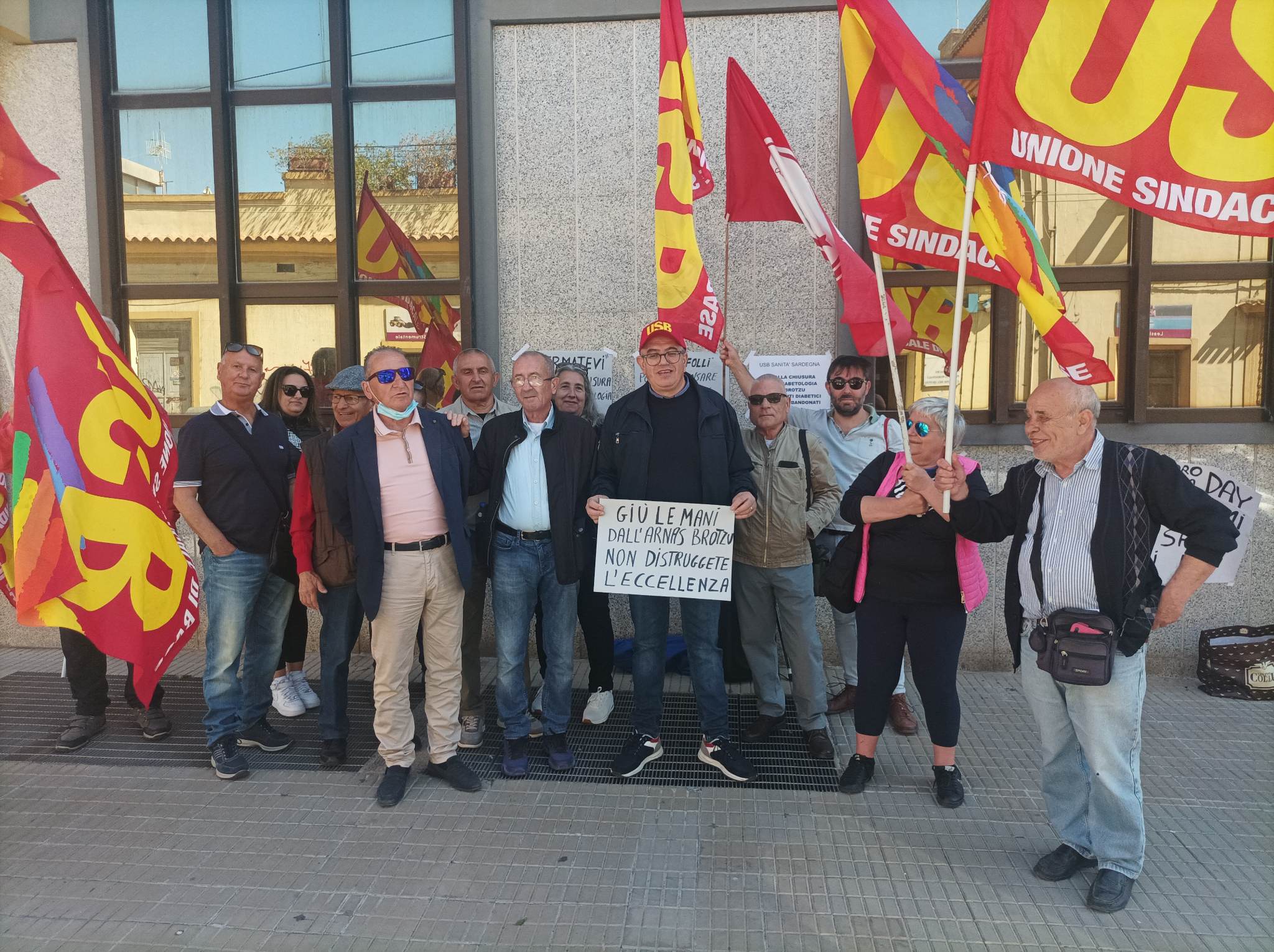 Cagliari, guerra sullo smantellamento di Diabetologia e Centro autismo: “Lasciate i reparti al Brotzu”