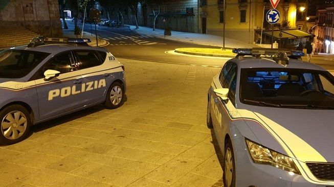 Cagliari, africano ubriaco prende a pugni una coppia in piazza Costituzione: fermato dalla polizia