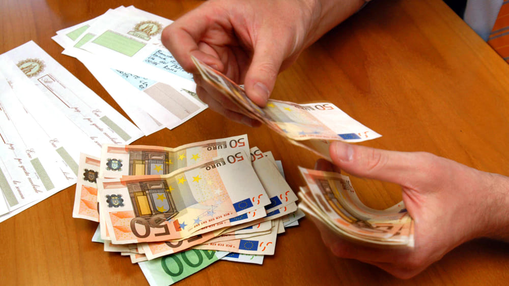 Cagliari, pagano per ottenere maxi prestiti a tasso agevolato: “Ma non abbiamo mai visto un centesimo”