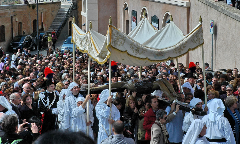 Venerdì Santo a Cagliari, commozione a Villanova e Stampace per le processioni del Cristo Morto
