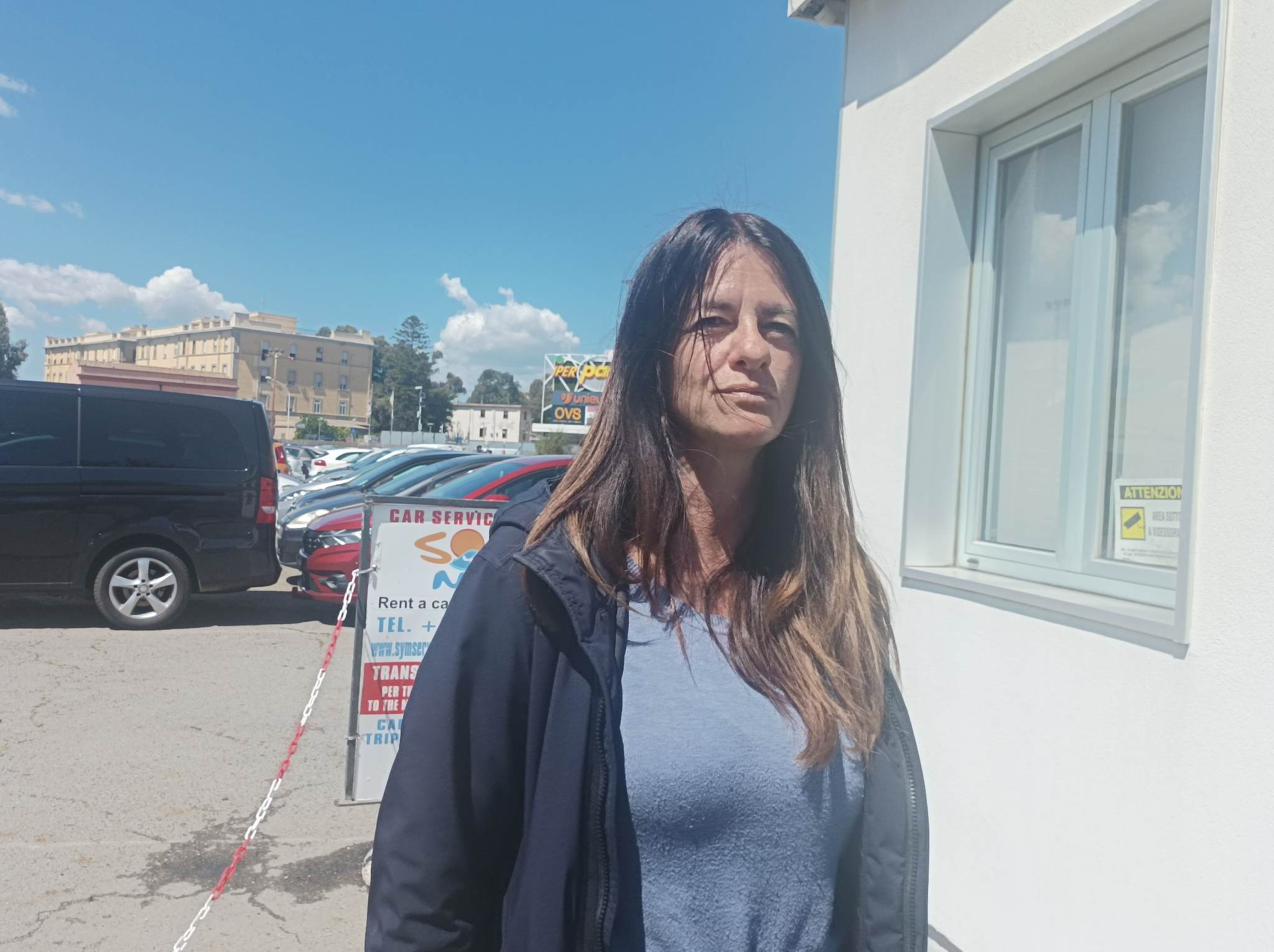 Cagliari, dalle stanze dell’hotel distrutte al ritorno in strada: “Per colpa della baraccopoli di stranieri dovrò trasferirmi”