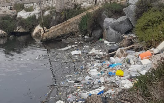 Cagliari, scempio ambientale nel lungomare: benvenuti nell’area del Padiglione Nervi