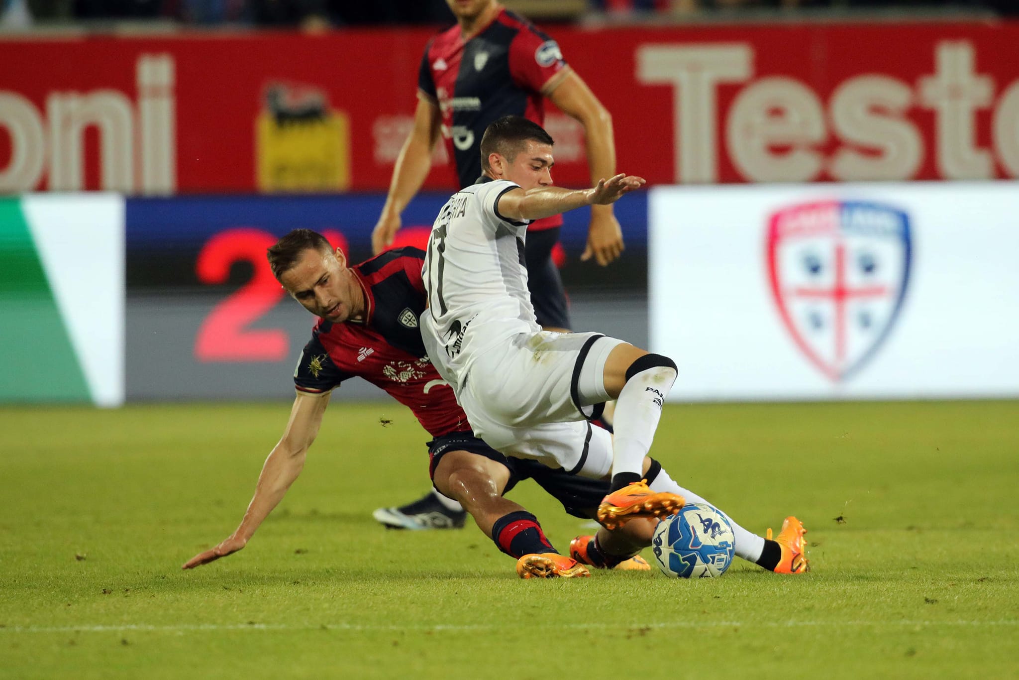 Cagliari-Parma 3-2: esplode Luvumbo, Ranieri la ribalta e la finale è a un passo