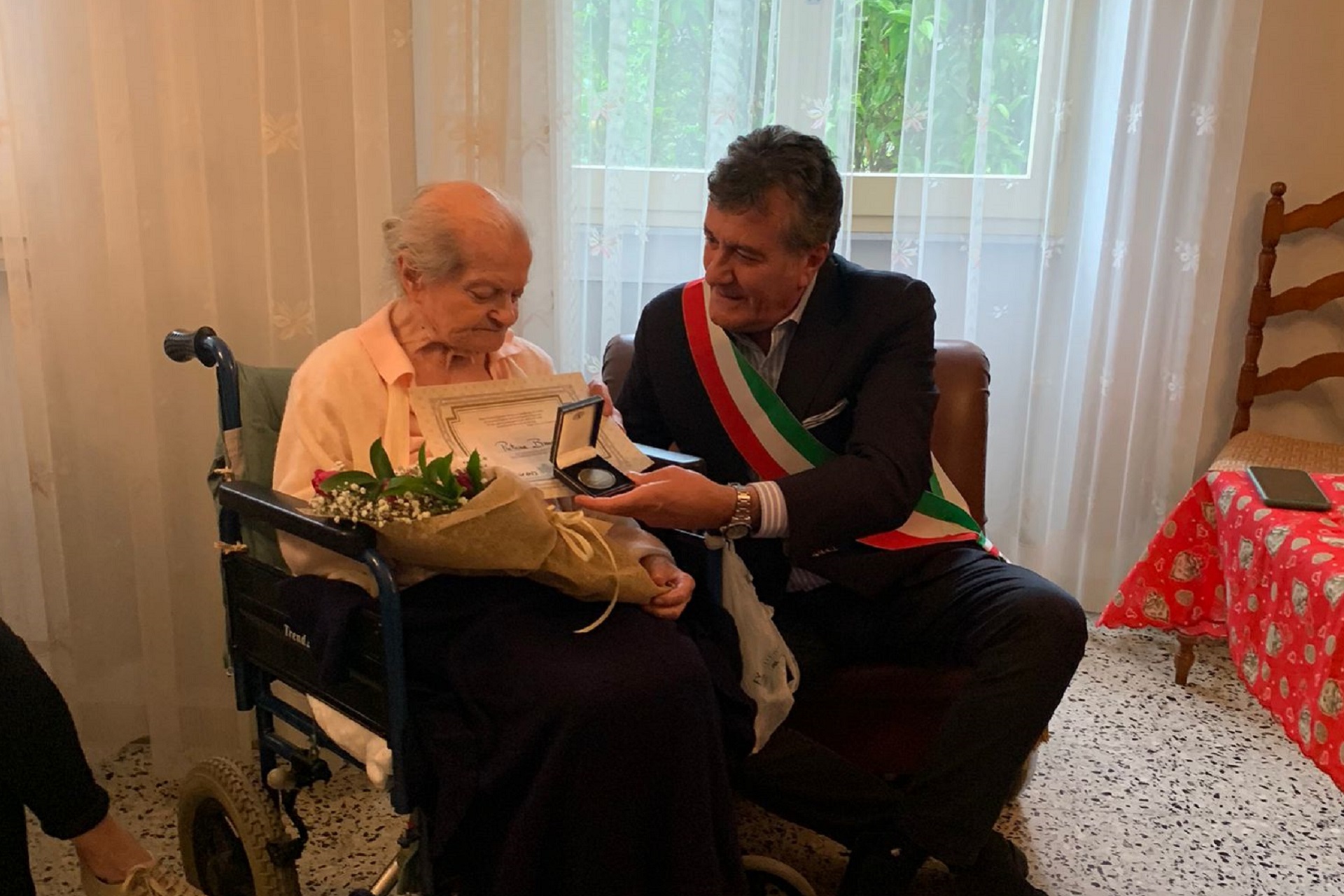 Festa a Cagliari, Pierina Busu spegne 100 candeline