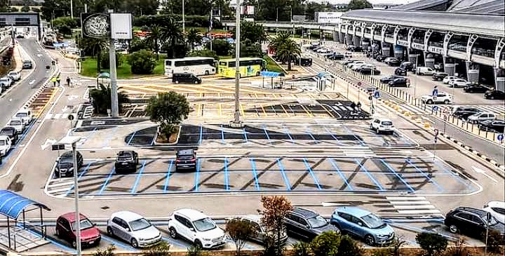 Novità per chi viaggia in aereo: tempi di sosta gratuiti raddoppiati a Elmas