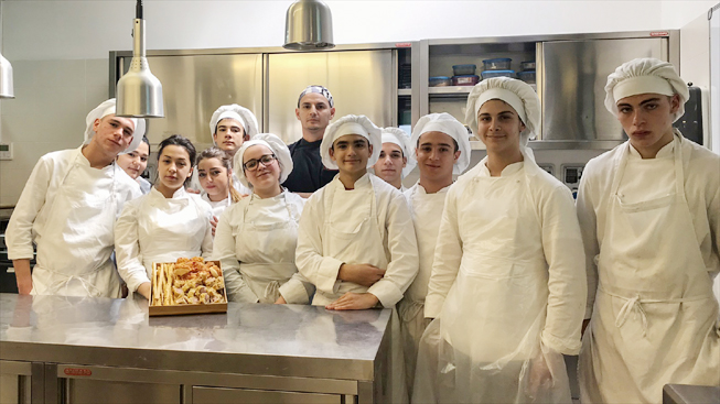 Diventa chef in tre anni con Formatica: a Cagliari una scuola gratuita per Under 17 al fianco degli chef stellati