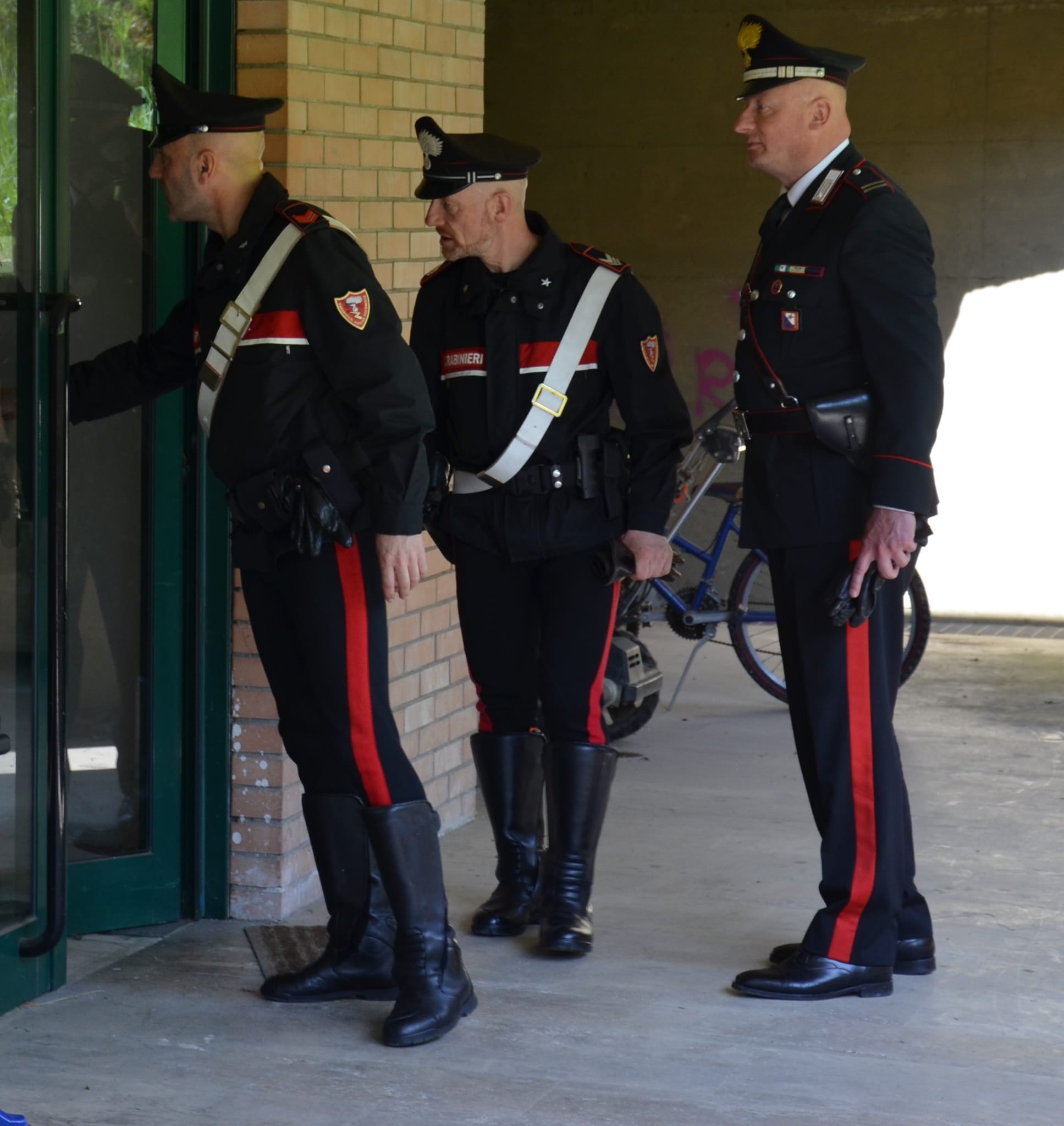 Vendono attrezzi per barbecue rubati su un sito online: denunciati per ricettazione a Quartu