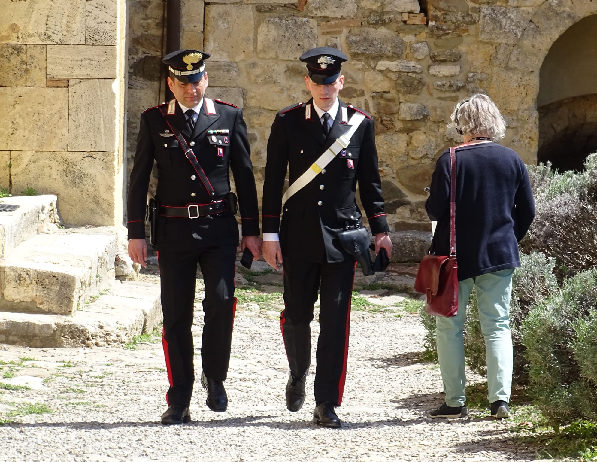 Ruba una Vespa storica da esposizione da un bar a Guspini, denunciato un 42enne