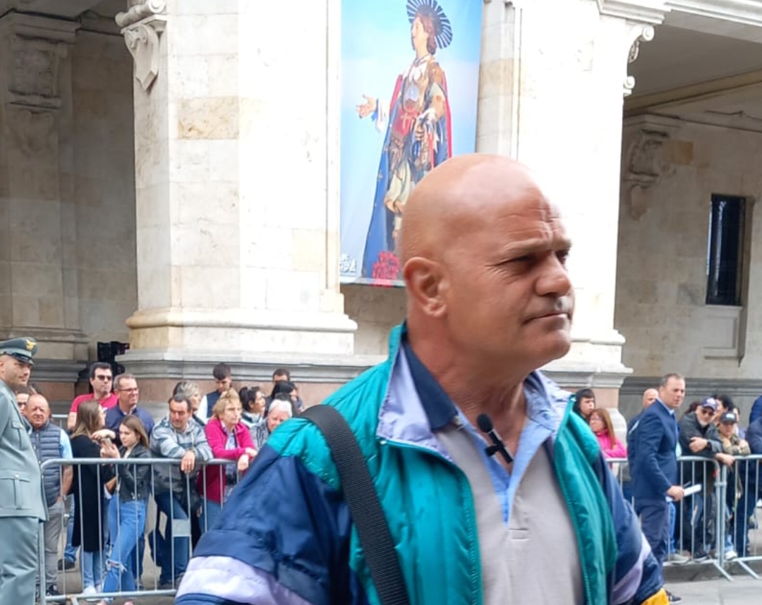 Cagliari, per Sant’Efisio spunta anche Nico Bortis: foto e selfie in via Roma