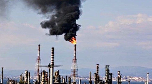 Capoterra, il sindaco Garau contro la Saras: “Non ha contribuito alla festa per S.Efisio ma continua a deliziarci di veleni nell’aria”