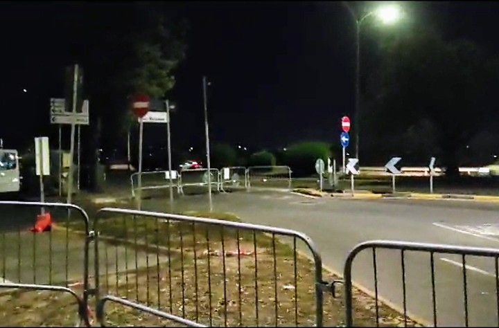 Cagliari, abitanti “imprigionati” dalle transenne per la corsa Triathlon al Poetto