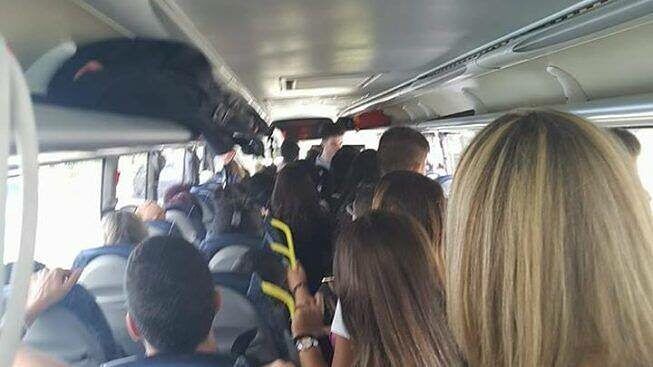 “Studenti stressati e in piedi dall’alba, raggiungere Cagliari è un’odissea: più treni e bus”