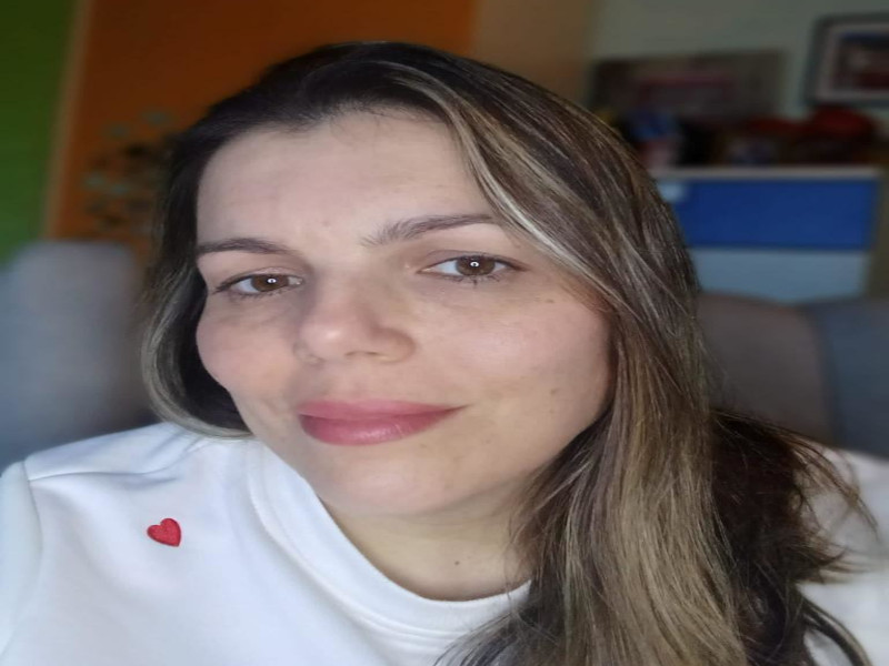 Sarroch, 40enne disabile per colpa dell’endometriosi: “Aiutateci a comprare un ascensore per Francesca”