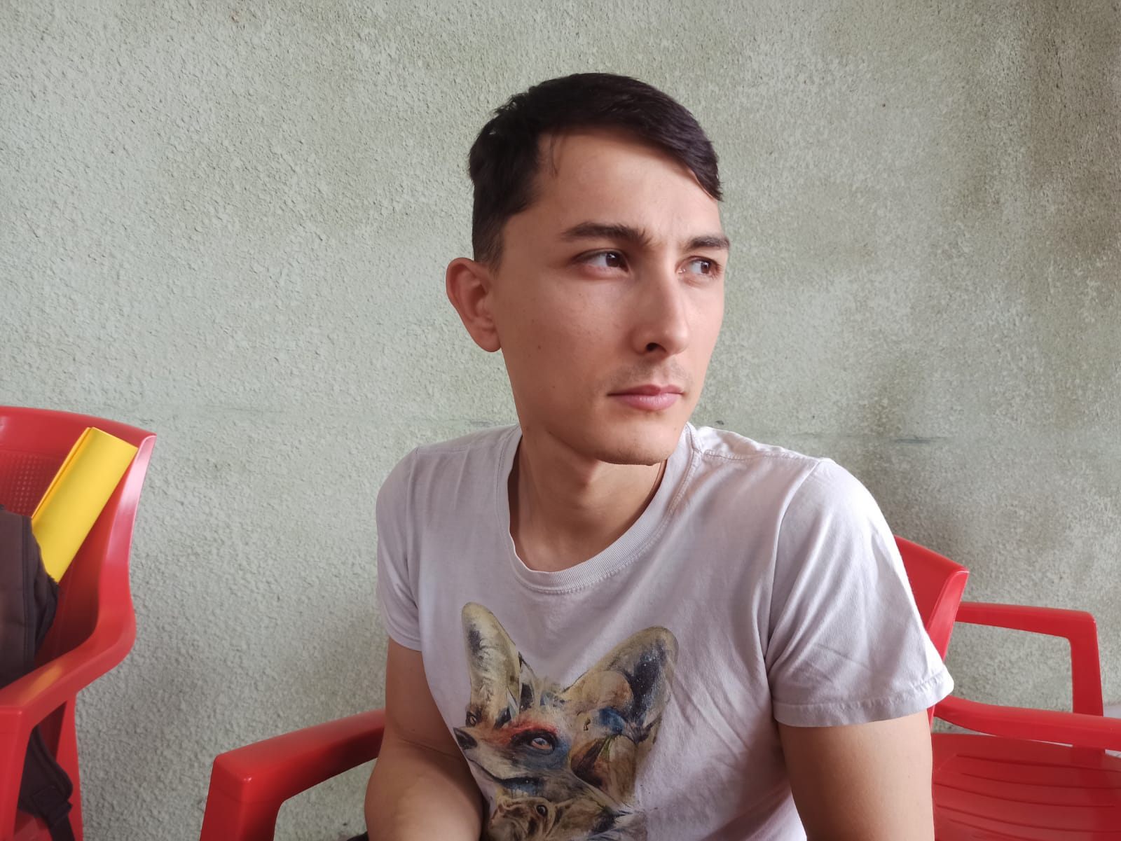 Caro affitti a Cagliari, studente getta il nastro inaugurale del campus davanti a Solinas: “Non c’è nulla da festeggiare”