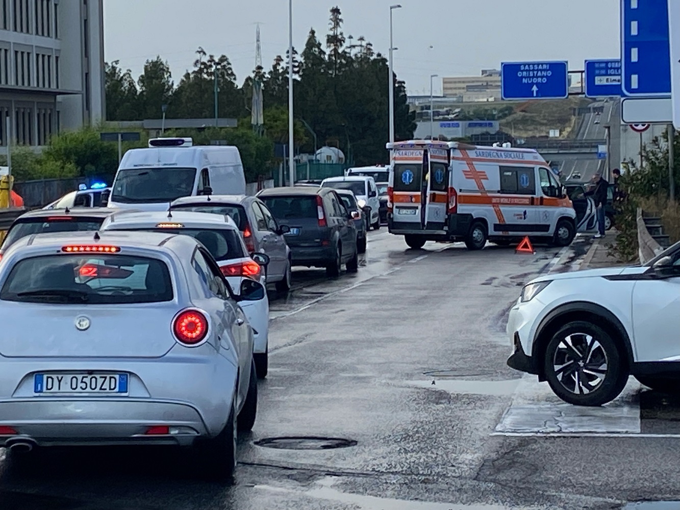 Scontro frontale in viale Monastir a Cagliari: tre feriti gravi, tra loro un bimbo di 10 anni