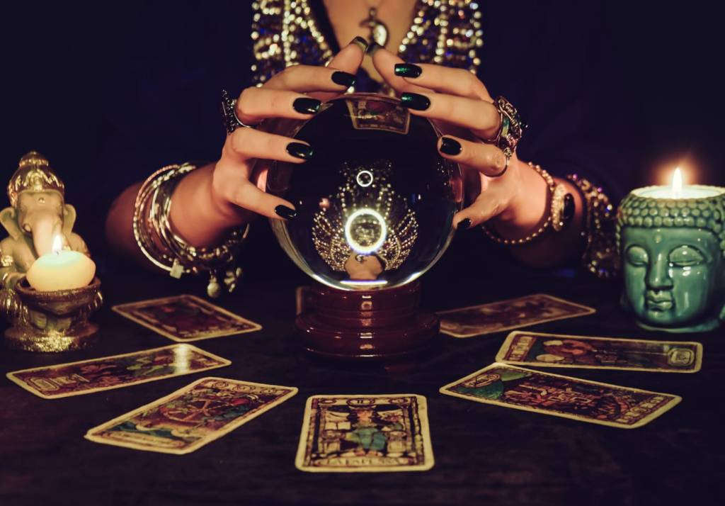 Quartu, scatta la trappola per la cartomante: arrestata per estorsione