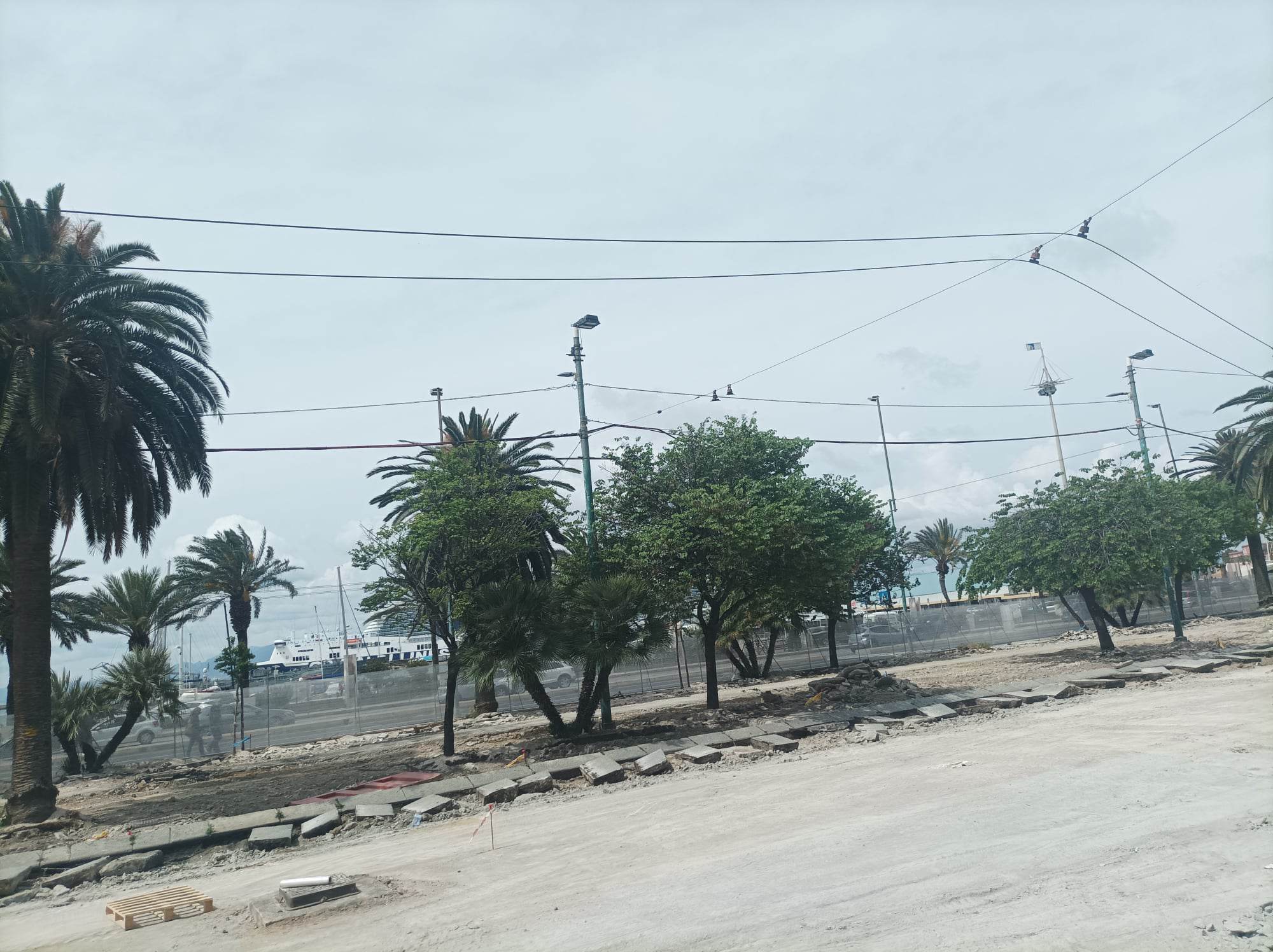 Cagliari, sotto via Roma riemerge la città antica: lavori al rallenty a un passo dall’estate