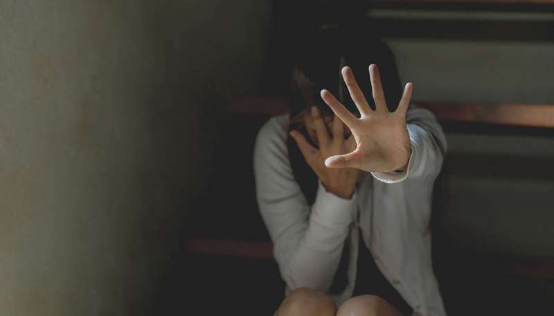 Riempie di botte la ex e la minaccia: “Ti faccio rapire dai miei parenti sardi”